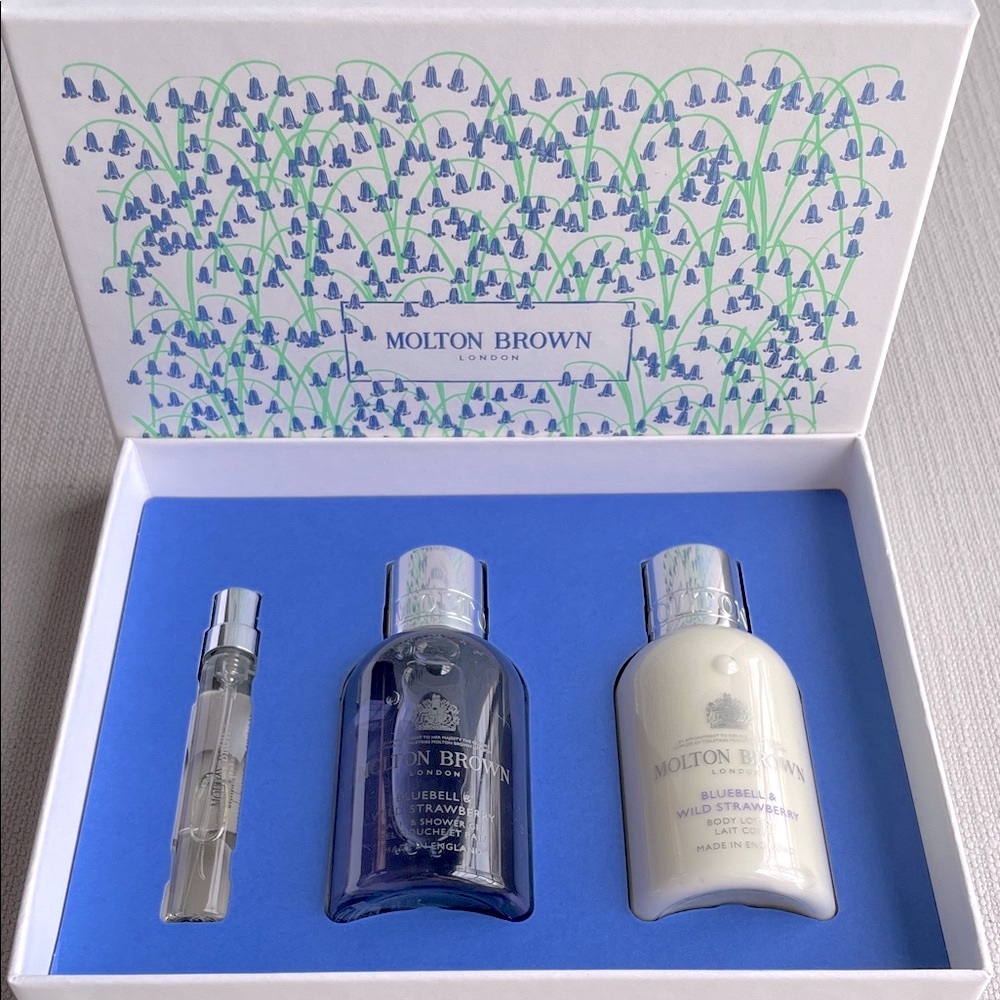 Molton Brown Bluebell & Wild Strawberry Travel Collection Gift Set - Picture 12 of 13